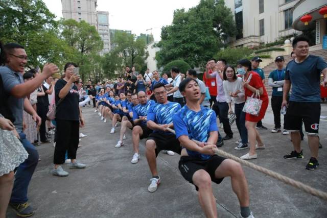 比赛|??凝心聚力振虎威！西区机关职工这场拔河比赛真精彩！