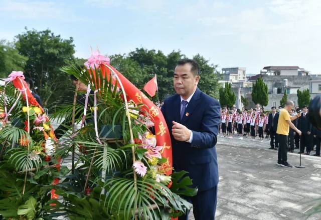 革命|阳西县举行公祭烈士活动 缅怀先烈致敬英雄