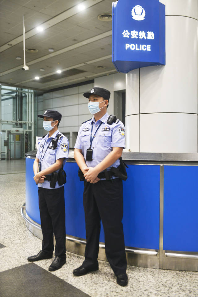 旅客|“双节”我在岗：广东机场民警严守“空中门户”，护航旅客出行