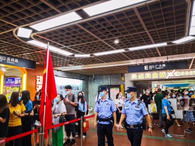 【节日我在岗】广州公交警队坚守岗位确保平安有序
