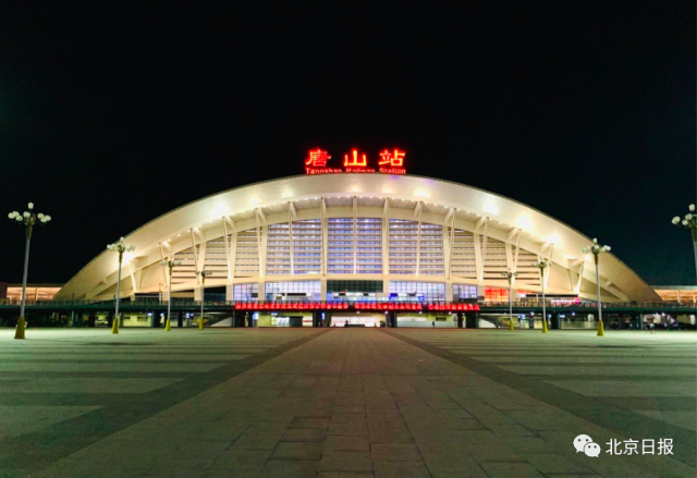 网友|“迟到的春运！”十一假期多地车站出现同一幕，看哭网友