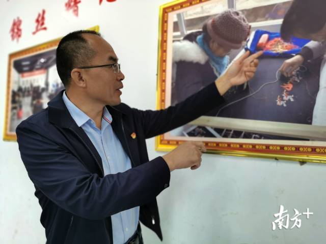 工作中的李福信。王基国摄 工作中的李福信。王基国摄