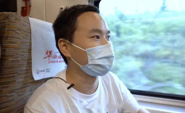 卢俊|让网友看哭的武汉老夫妻，7个月后终于见到一个人的真颜