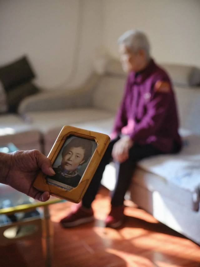 卢俊|让网友看哭的武汉老夫妻，7个月后终于见到一个人的真颜