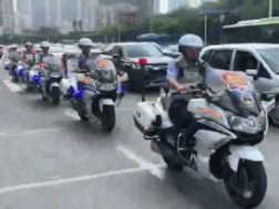 这个国庆,湛江交警用坚守祝福祖国母亲生日