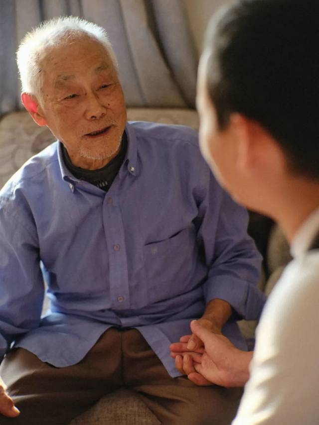 卢俊|让网友看哭的武汉老夫妻，7个月后终于见到一个人的真颜