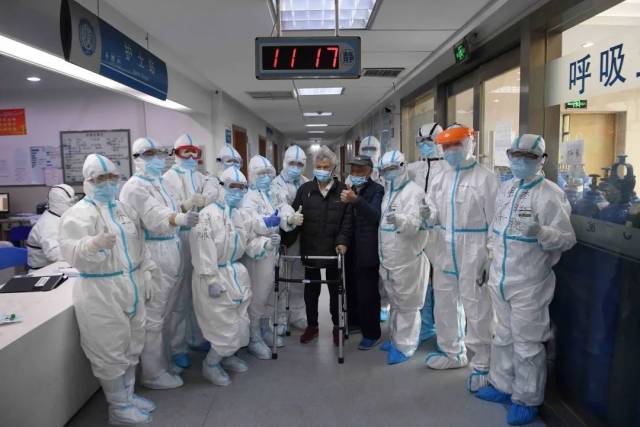 卢俊|让网友看哭的武汉老夫妻，7个月后终于见到一个人的真颜