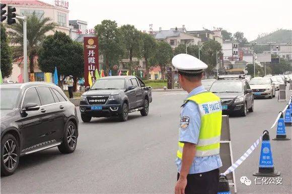 景区|【“双节”我在岗】丹霞山景区的那一抹靓丽“警”色