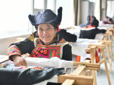 视频：“老”绣姑的新生活｜山海协作 佛山战贫③