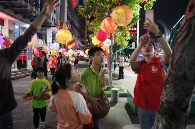 节日|猜灯谜庆国庆贺中秋！高要各镇格外热闹~