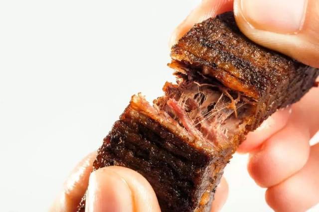 牛肉|肌理丝丝分明，好吃到吮指，鄂尔多斯的卤牛肉太上头了