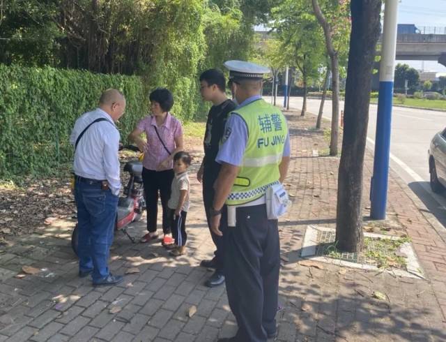 执勤|【节日我在岗】双节执勤忙，警方暖心房