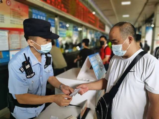 民警|【节日我在岗】进站保卫守平安，便民为民助团圆