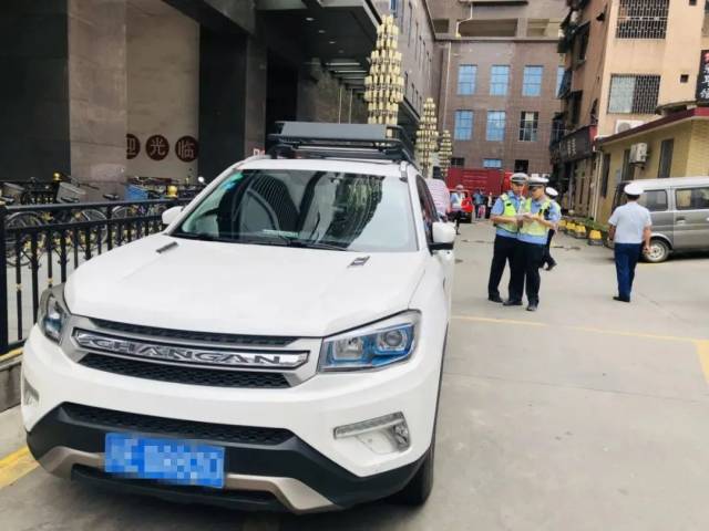 车辆|国庆被堵在高速，他一口气拍了361张照片举报……