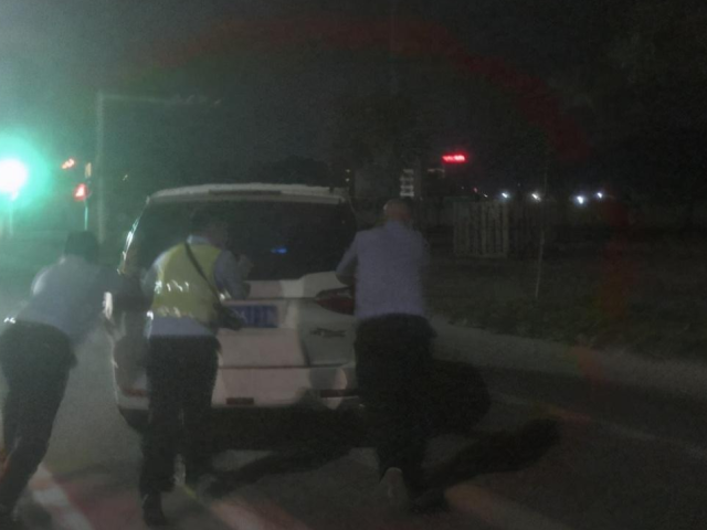 深夜中的坚守