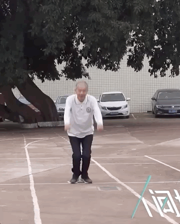 体育|冲上热搜!91岁体育老师坚持上课:我的课没人敢占