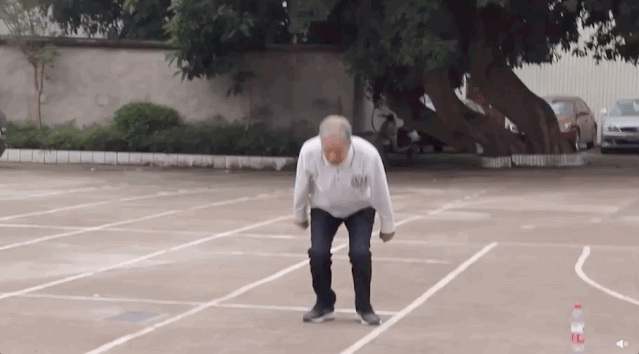 体育|冲上热搜!91岁体育老师坚持上课:我的课没人敢占