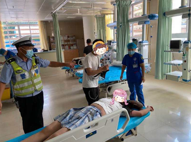 女子|神操作!情侣吵架,女生竟用砖块拍晕自己...