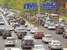 国庆出深车辆超300万辆，机荷高速返程拥堵5公里