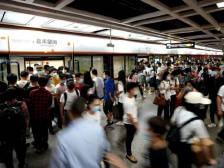 今日广州地铁全网延迟1小时收车，多个站点提前启动限流