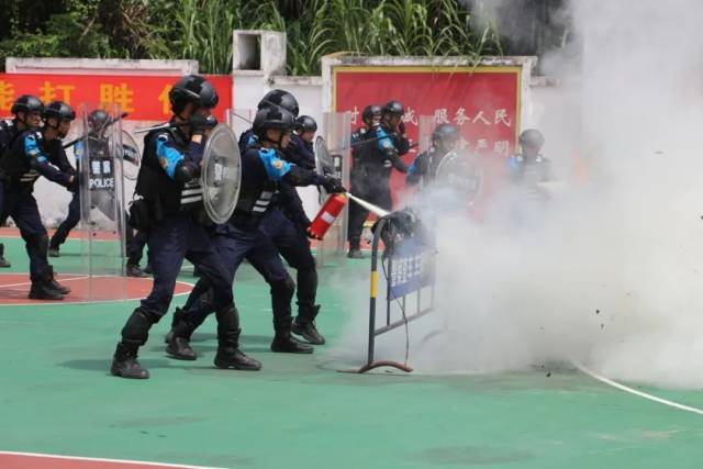 蜀黍|平安｜原来，假期里警察蜀黍在背后做了这些事情......