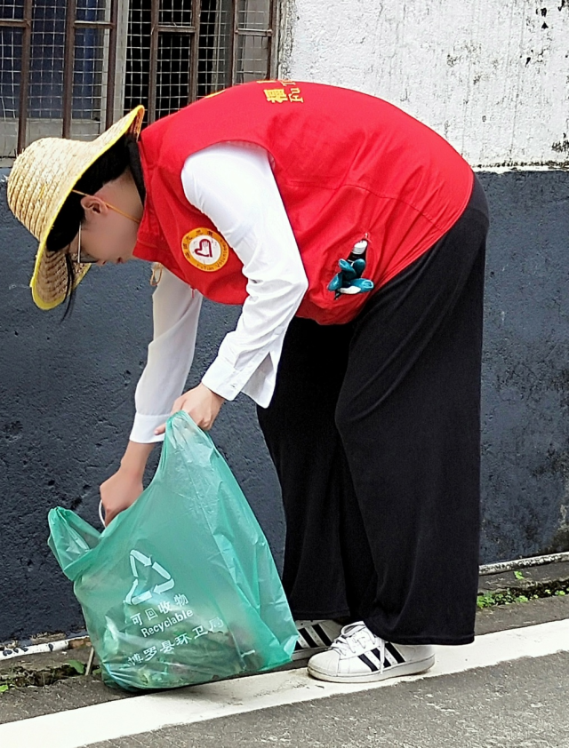 整治|国庆不停步 福田志愿者齐齐助力人居环境整治