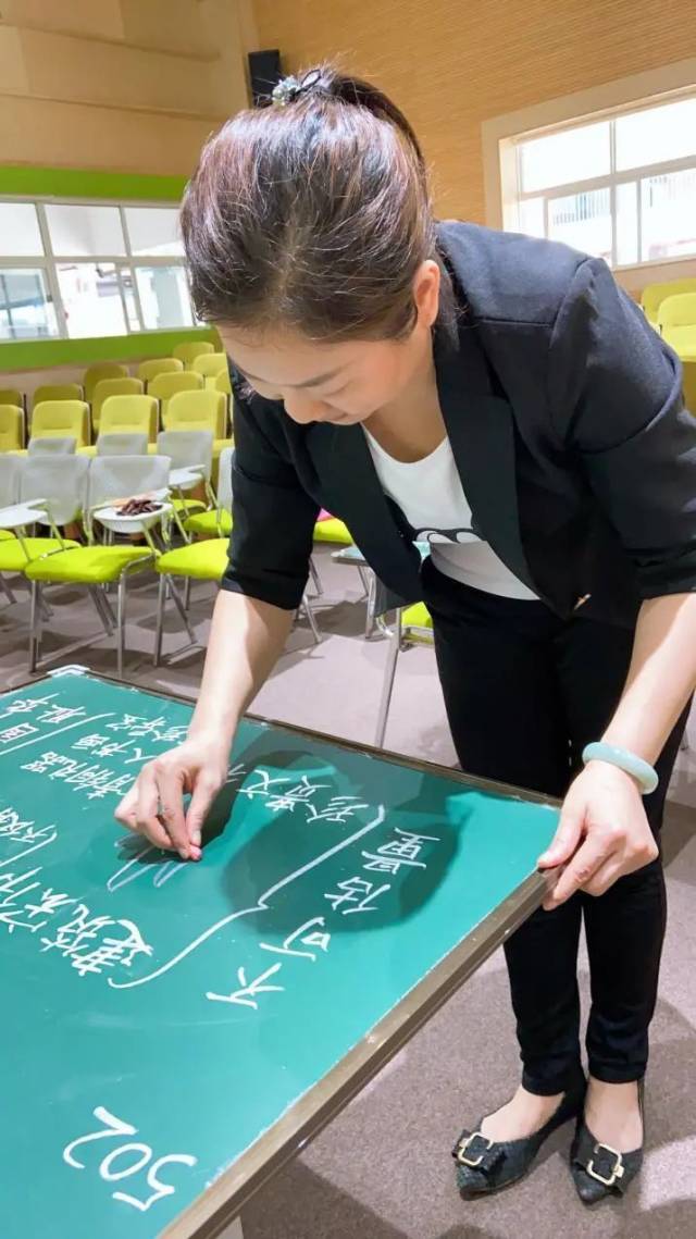 板书|【润教育 心飞扬】板书大赛聚英才，灯三教师试比高 ——灯湖三小语文科组开展板书设计大赛