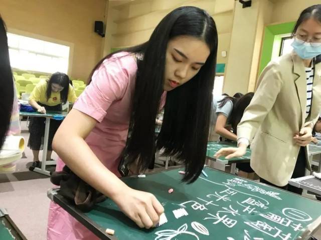 板书|【润教育 心飞扬】板书大赛聚英才，灯三教师试比高 ——灯湖三小语文科组开展板书设计大赛