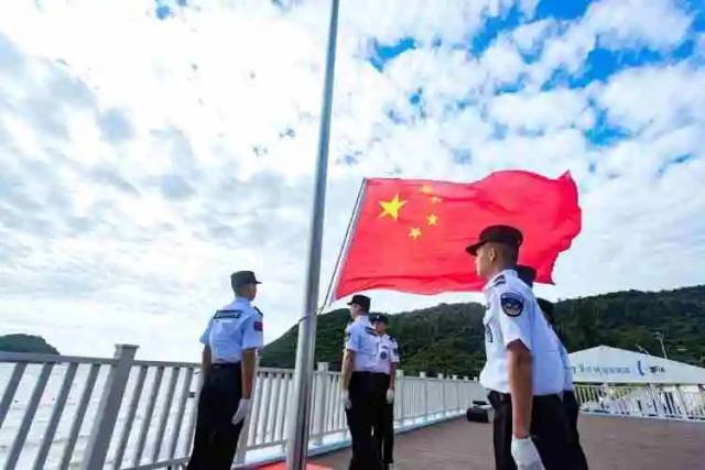 沙滩|西涌沙滩五星红旗飘扬，沙滩露营活动你来了吗？