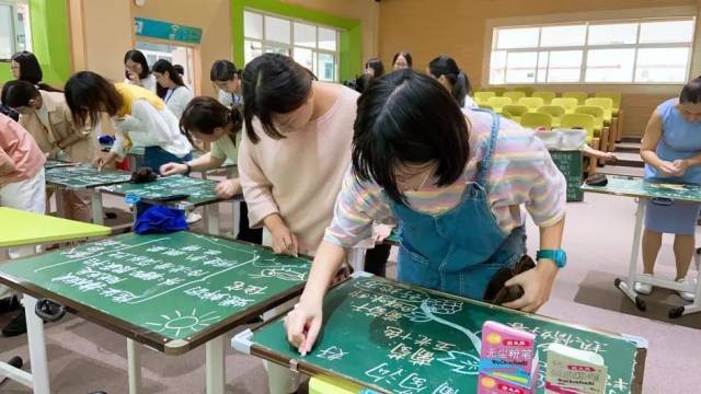 板书|【润教育 心飞扬】板书大赛聚英才，灯三教师试比高 ——灯湖三小语文科组开展板书设计大赛