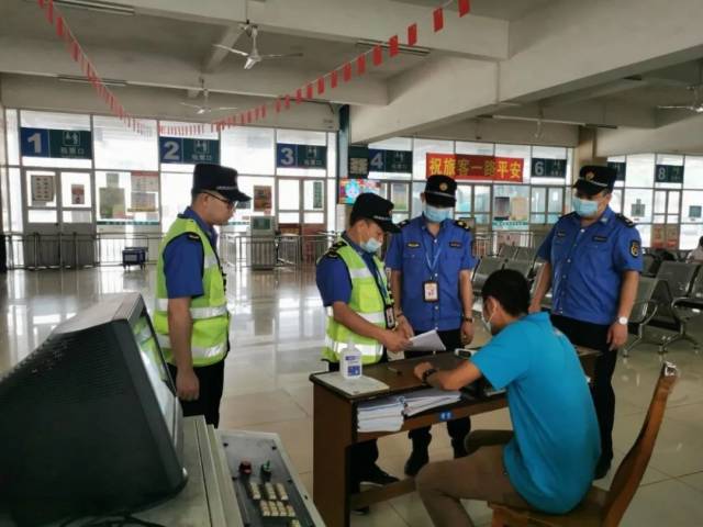 县城|国庆中秋期间,连南城管“不打烊”