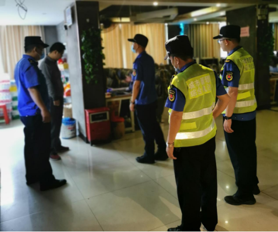 县城|国庆中秋期间,连南城管“不打烊”