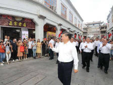 央视网评丨呵护好城市 建设好城市