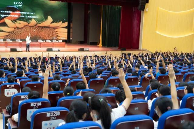 老师|【茂一·通讯】梦想与感恩同行，青春与奋斗同铸 一一2021届五校联考表彰会暨高考备考励志宣讲会