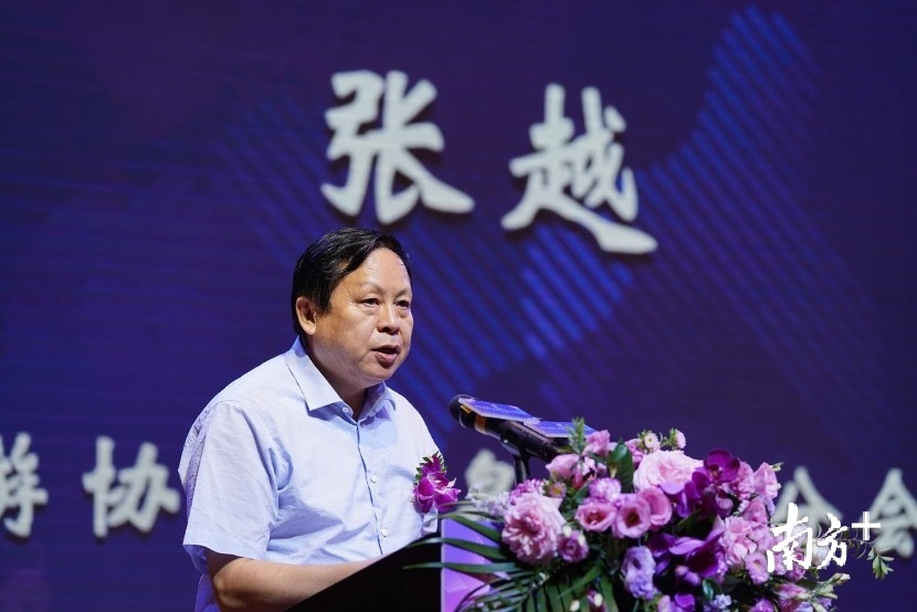 中国旅游协会温泉旅游分会秘书长张越致辞。