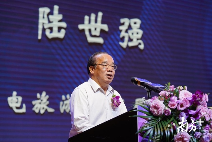 东莞市文化广电旅游体育局党组书记、局长陆世强致辞。