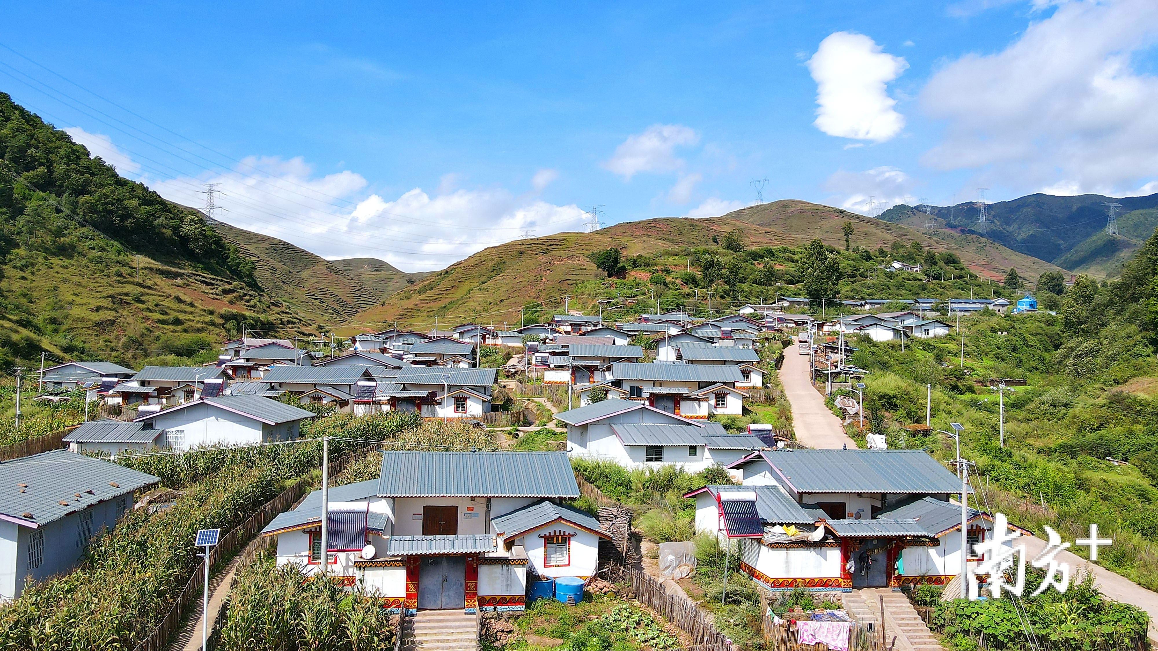 普格特尔果乡古木洛村的新房。田人心 摄 普格特尔果乡古木洛村的新房。田人心 摄