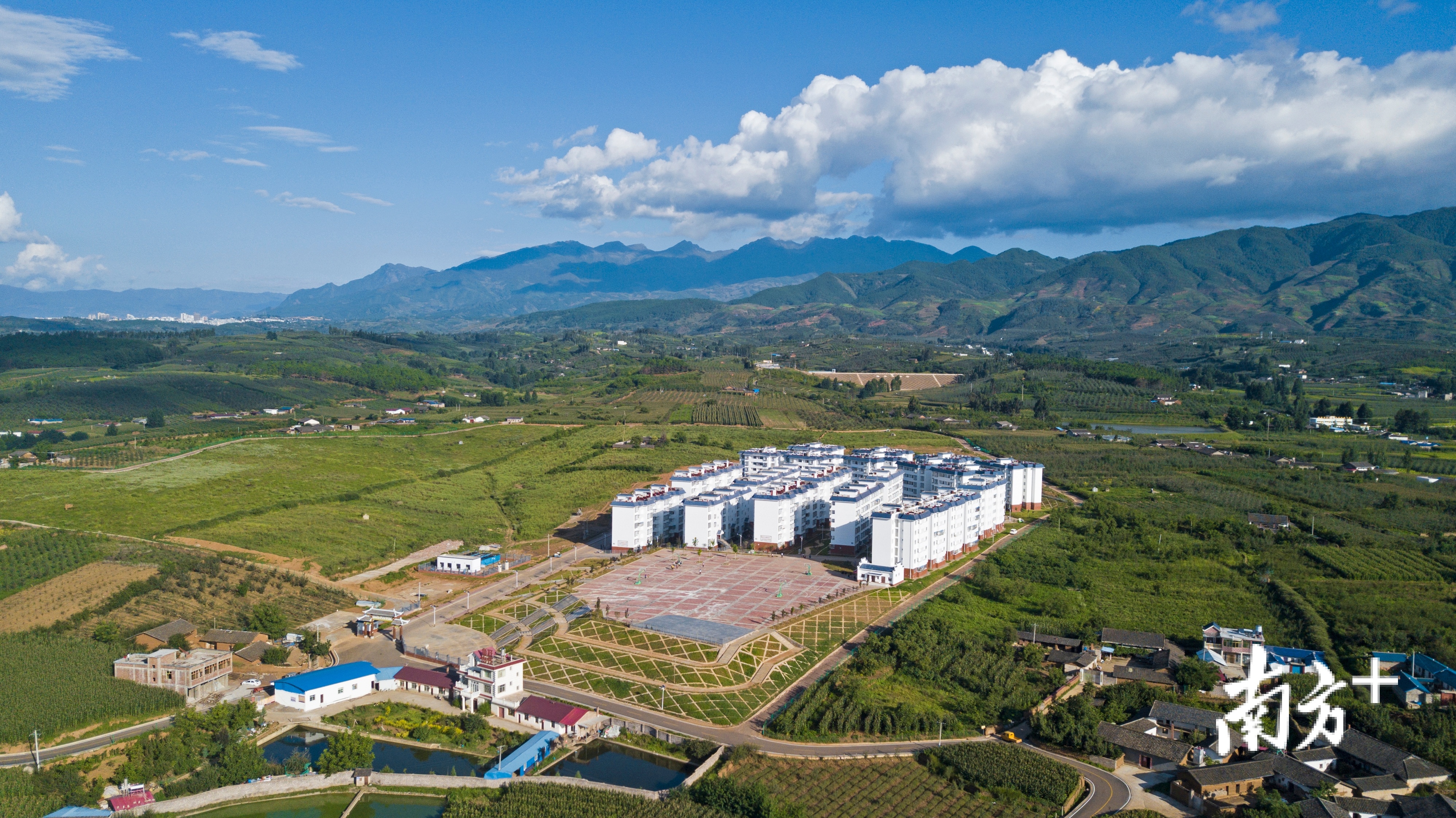 广东(佛山)援建新村梅雨镇龙家湾新村鸟瞰图。三水区委宣传部供图 广东(佛山)援建新村梅雨镇龙家湾新村鸟瞰图。三水区委宣传部供图