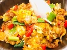 美食+ | 红辣椒炒鸡蛋：浓浓乡味扑面而来