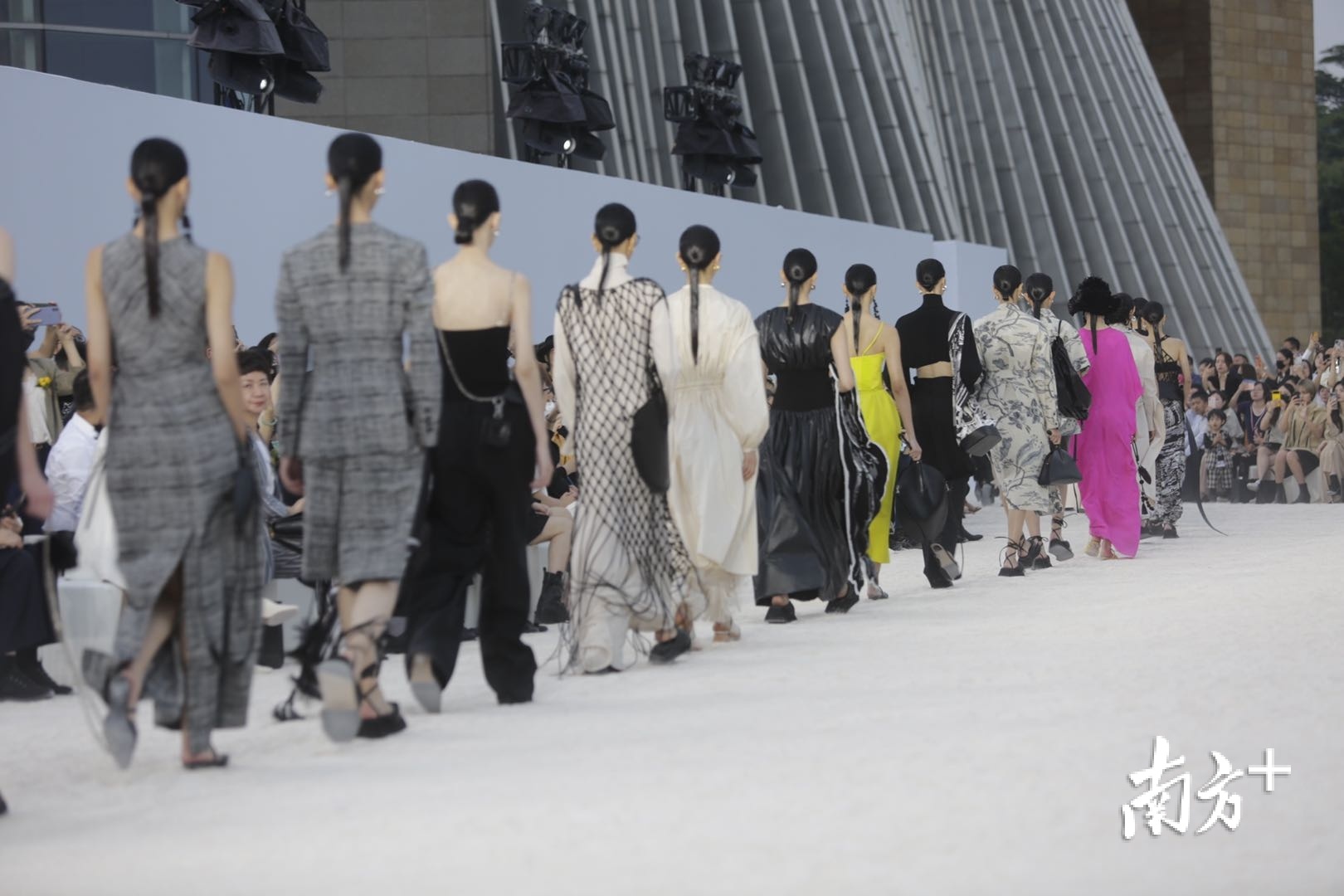 2021深圳时装周全新启幕！