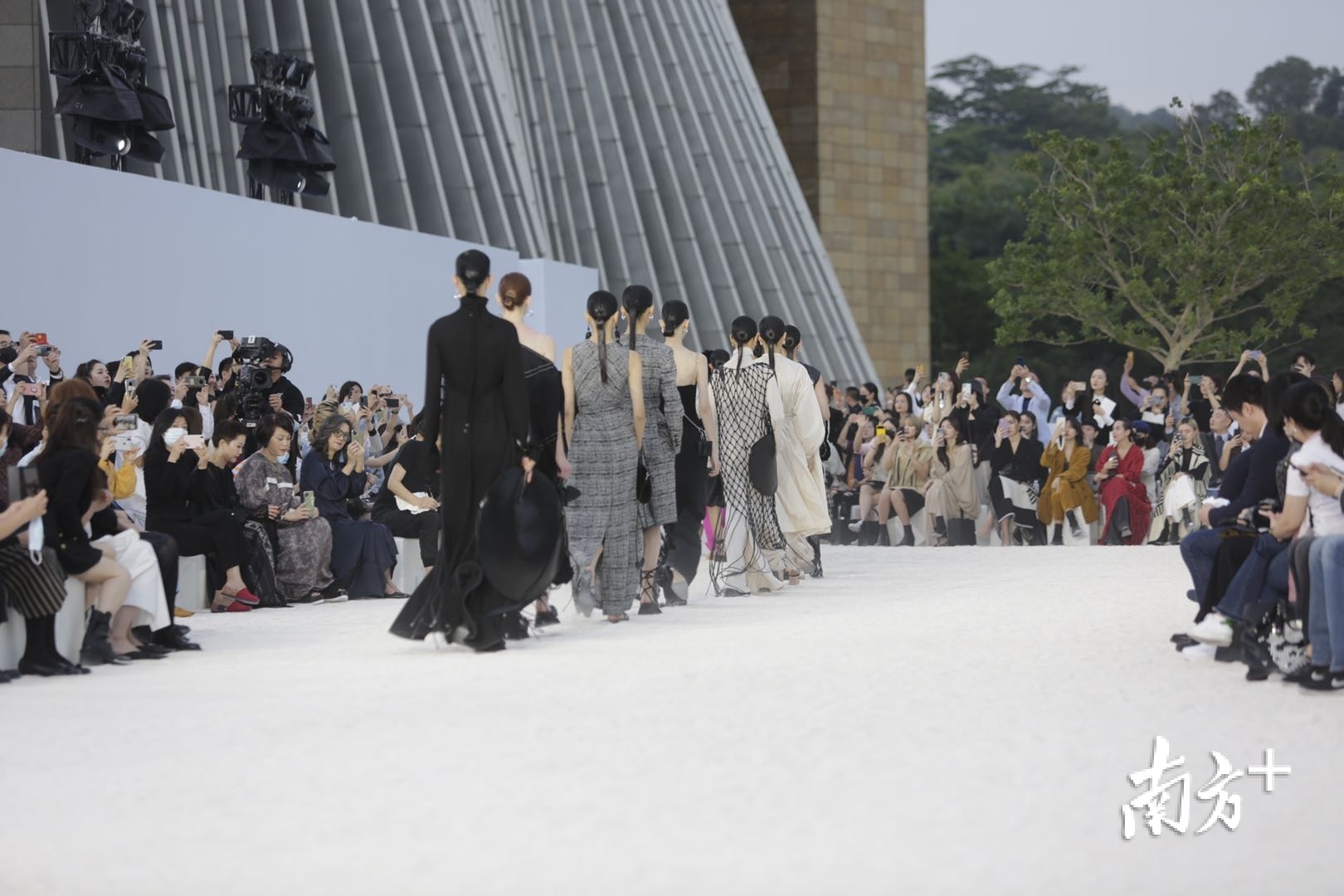 2021深圳时装周全新启幕！