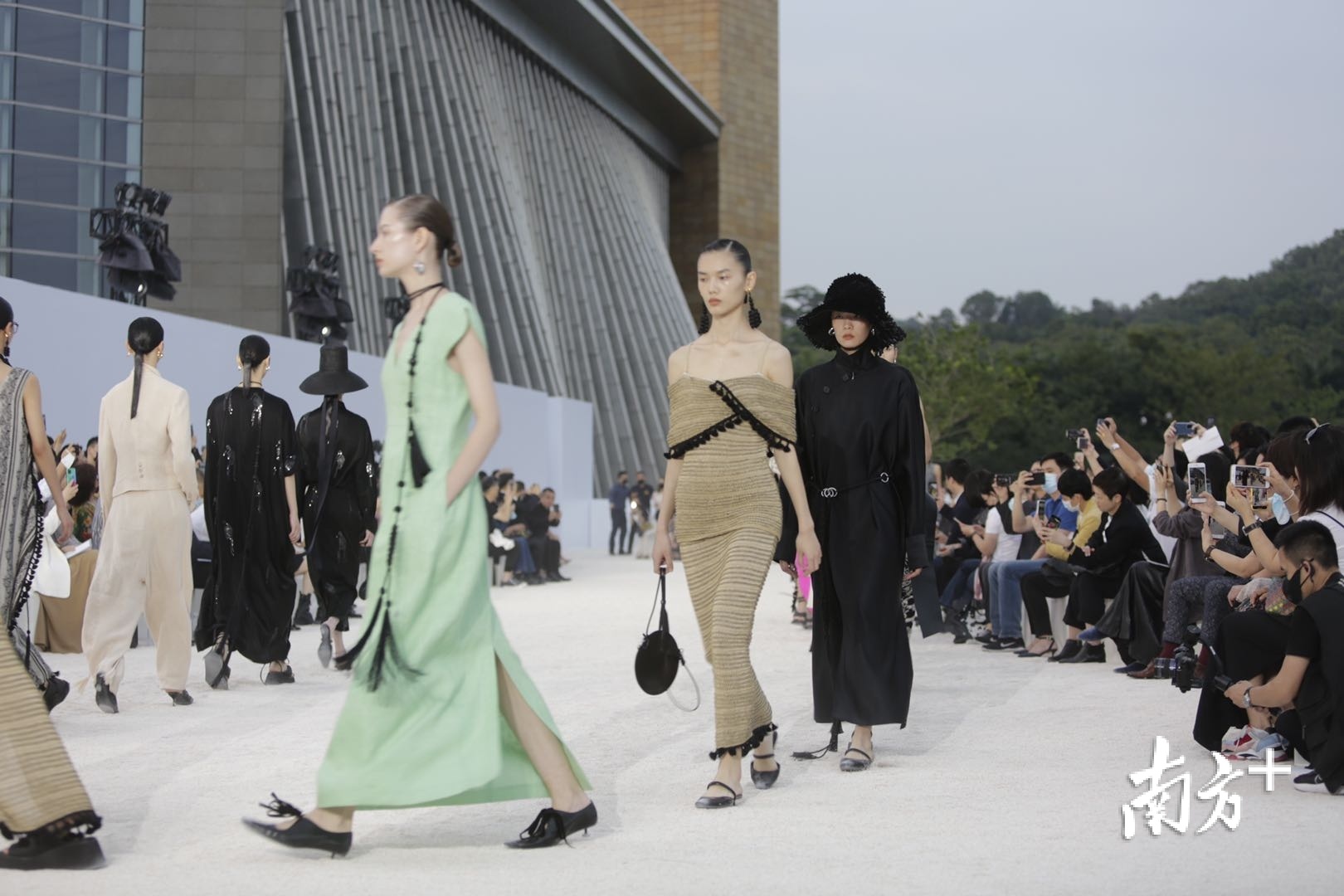 2021深圳时装周全新启幕！