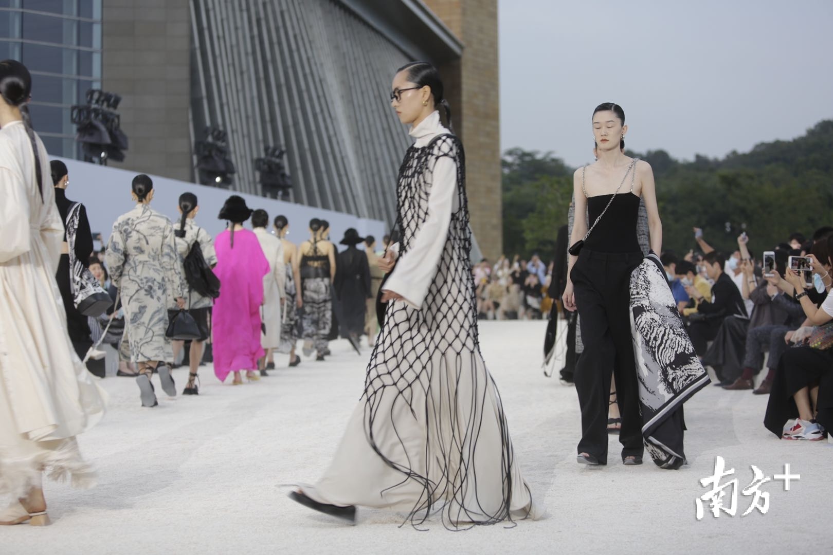 2021深圳时装周全新启幕！