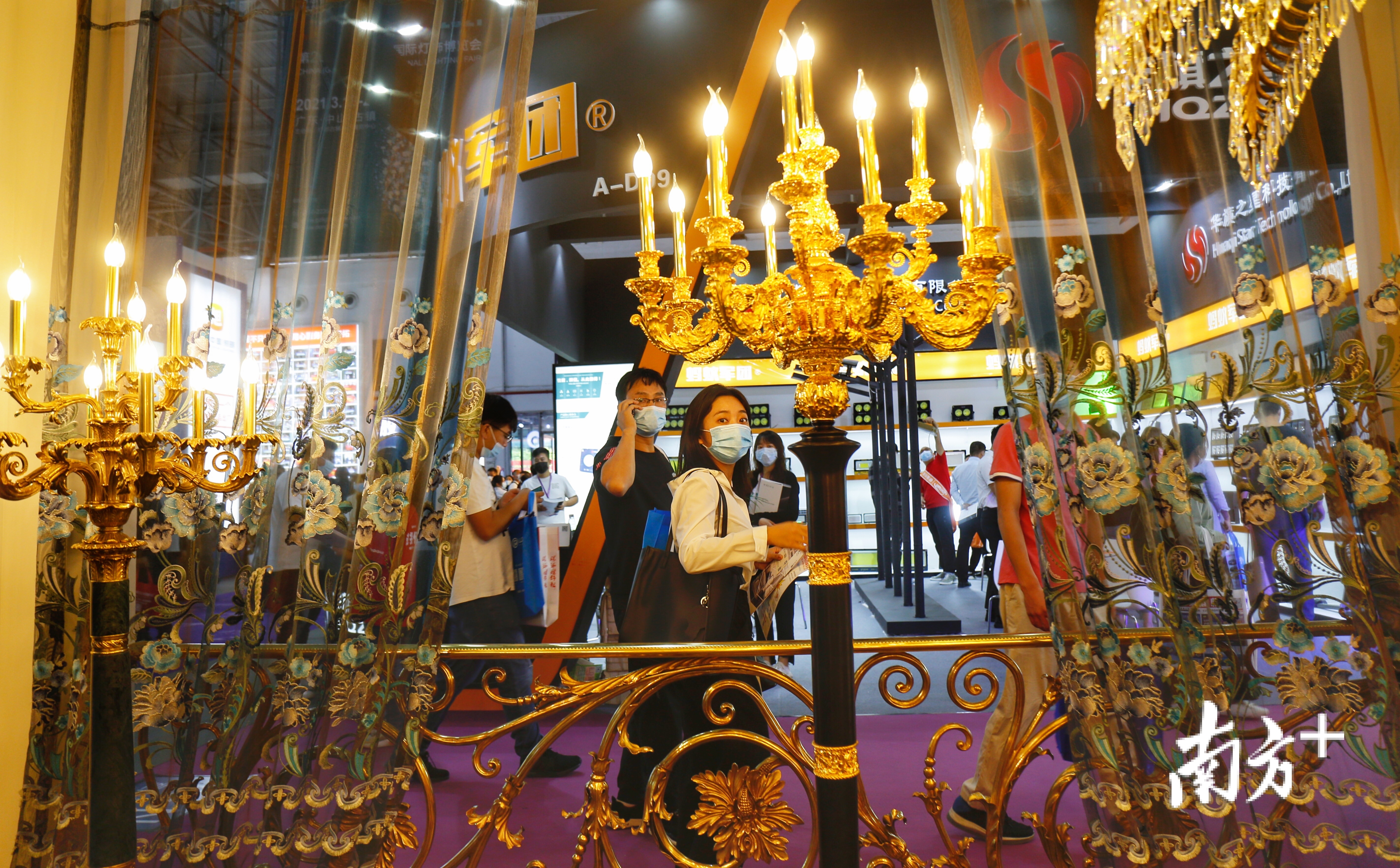 第25届古镇灯博会今日开幕参展商超2500家