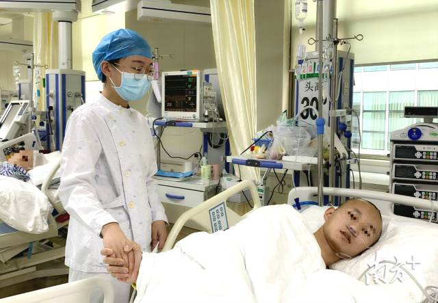 晓磊|“鬼门关”前走一趟，深圳这位23岁医学生遭遇什么？