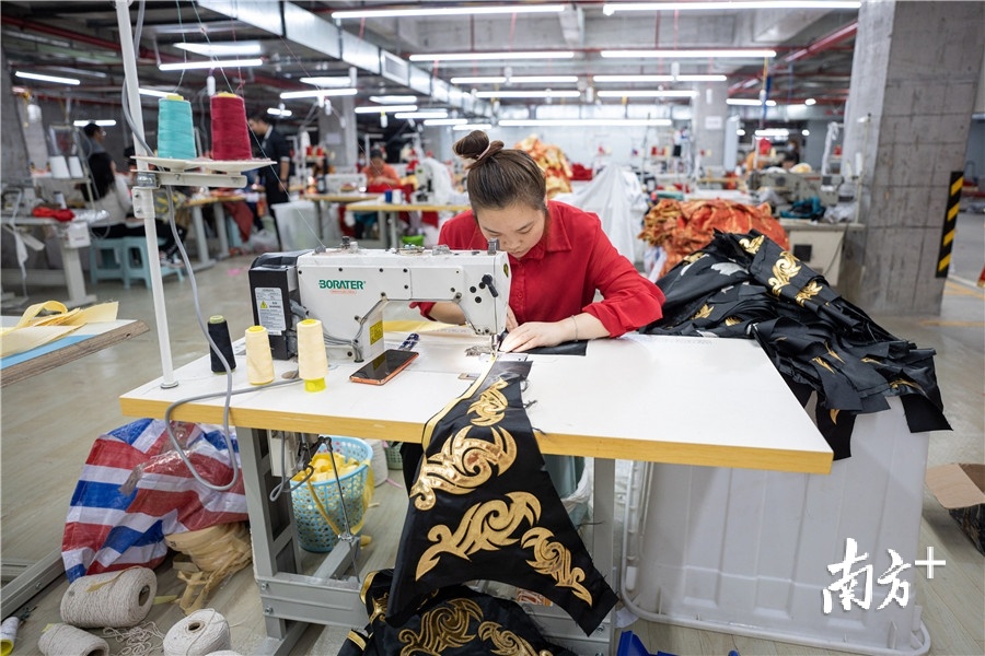 宝涛服装有限公司的扶贫车间 宝涛服装有限公司的扶贫车间