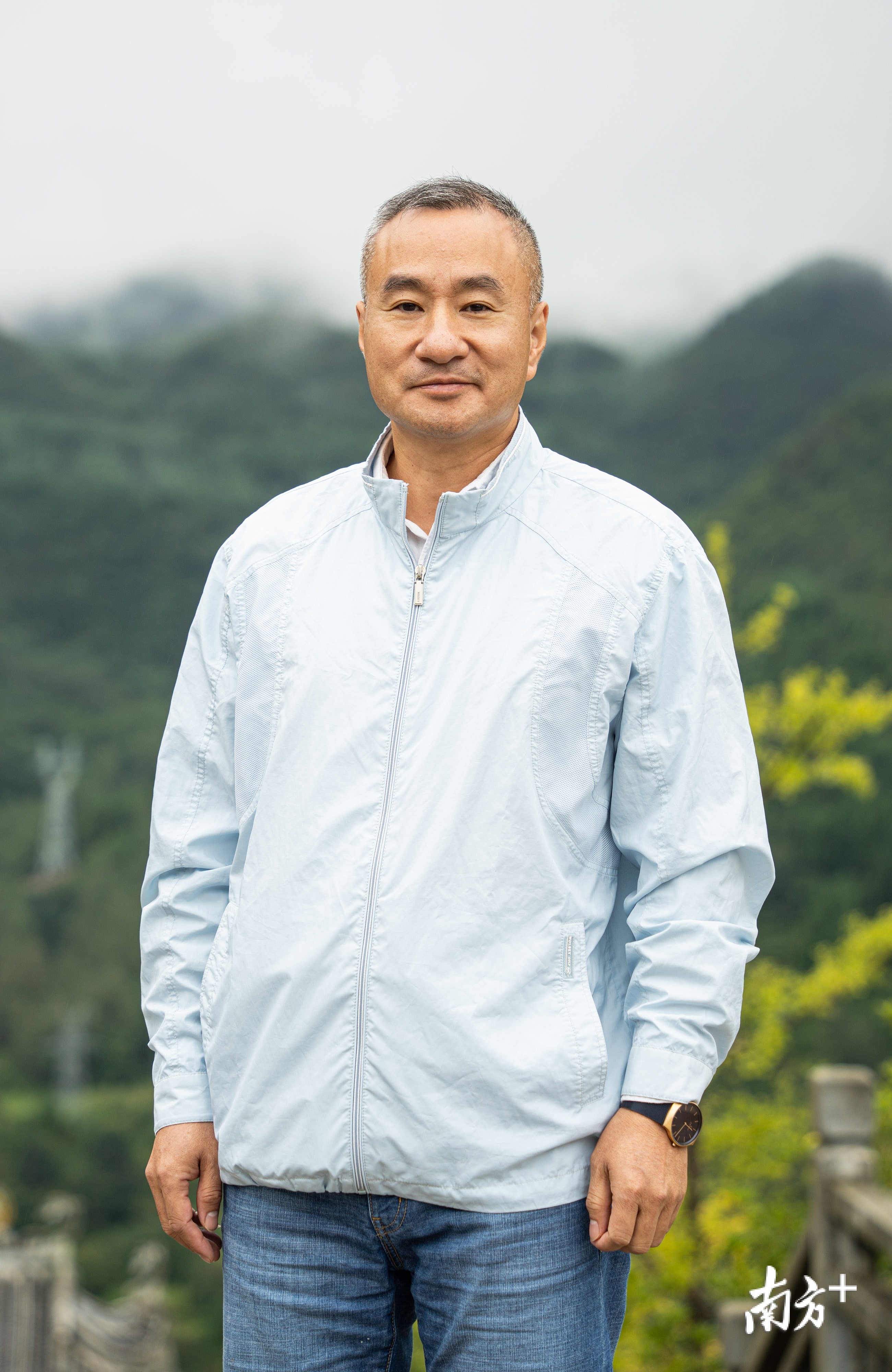 彝良县委常委副县长,东莞市卫生健康局副局长罗小勇.