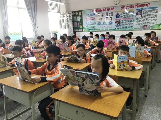 阅读|[百年中心 自强共建] 午间阅读好时光