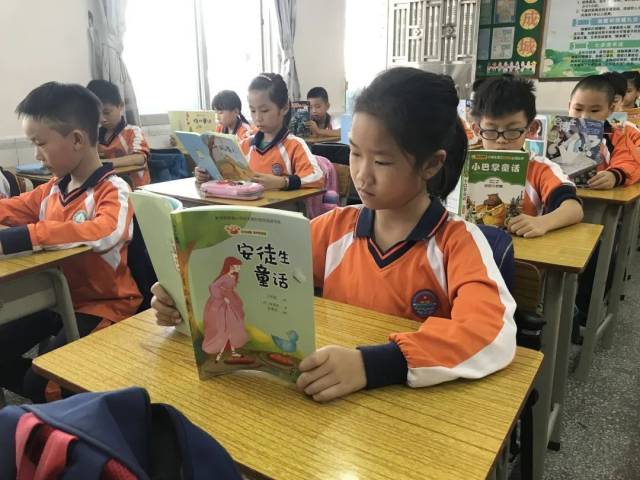 阅读|[百年中心 自强共建] 午间阅读好时光