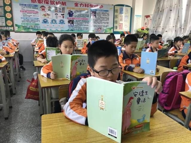 阅读|[百年中心 自强共建] 午间阅读好时光